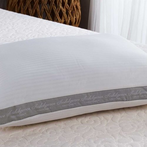 Indulgence sidesleeper pillow lfiestyle2