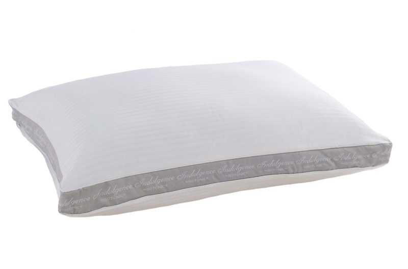 Indulgence sidesleeper pillow lfiestyle2 adae600b 34d8 4457 85a6 9389cd7a2d3e